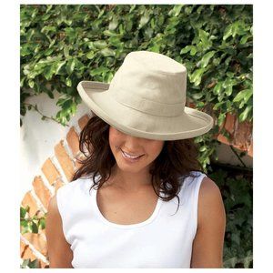 White Tilly hat